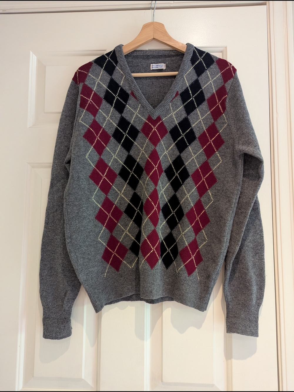 Gray Argyle V-Neck Sweater Burgundy Black Diamonds 100% Wool Preppy 90s Grunge - Picture 2 of 10